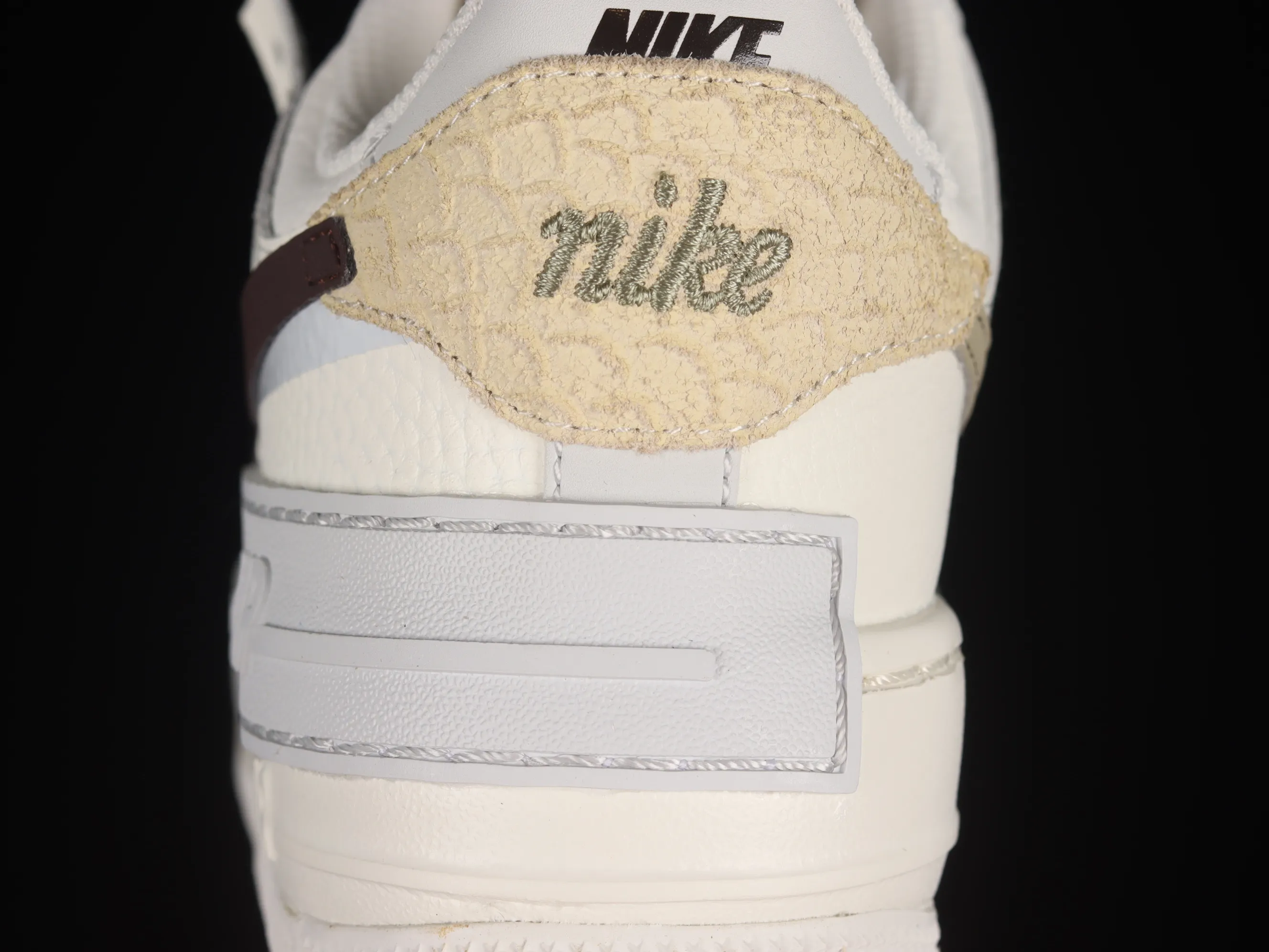 All Categories Nk Air Force 1 Air Force Series Nk Air Force 1 Shadow Air Force Lightweight Increase Nk Air Force 1 Shadow Air Force One Lightweight Increase Low-top Versatile Sneakers FD0804-100